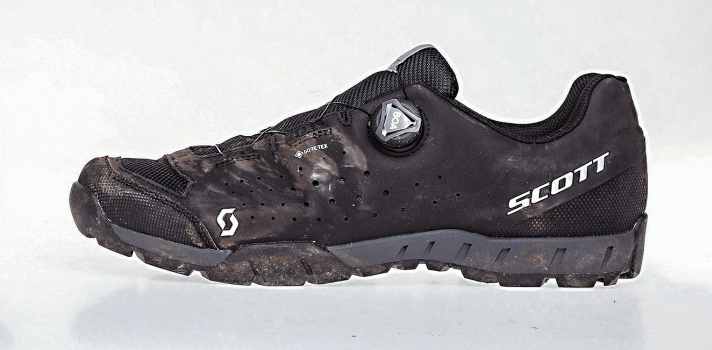 Der Scott ist ein klassischer Tourenschuh, nur eben mit zusätzlicher Gore-Tex Membran