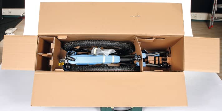 Until now, Specialized bikes only arrived at specialist dealers in boxes. From now on, Specialized will also deliver directly to the end customer in Germany.