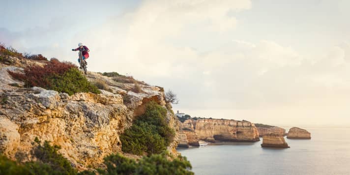 Tobias Woggon lässt's auf den portugiesischen Trails mächtig stehen.