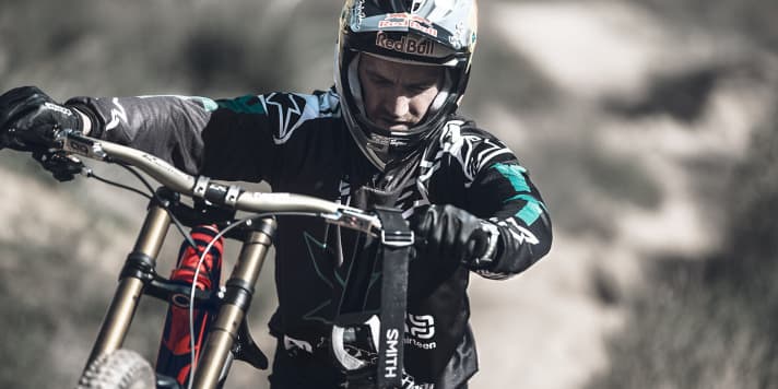   Tues and Aaron Gwin have obviously found a good match. Because if you love your bike ...