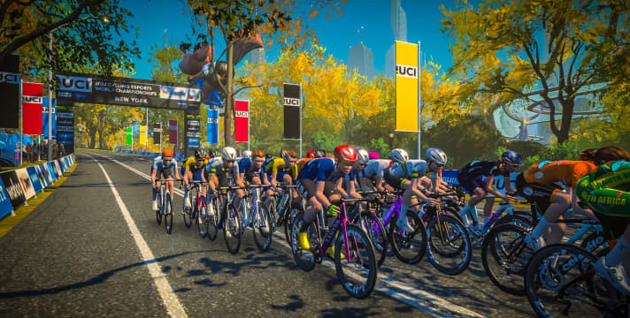 Le peloton féminin aux Championnats du Monde UCI Cycling Esports 2022