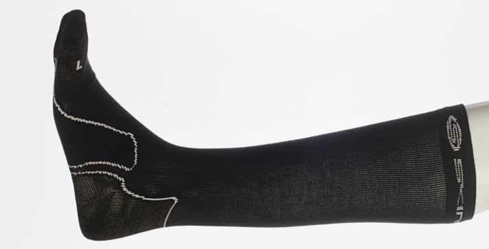   Skins bietet seit Jahren Kompressions-Bekleidung an. Die Compression Socks Recovery im Test.