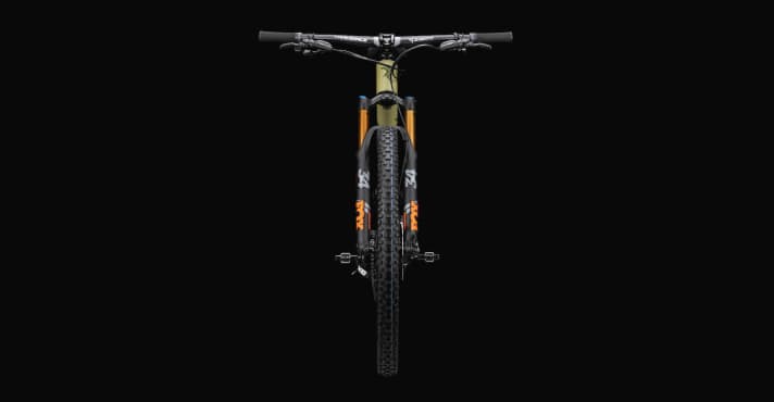   The Skeen Trail CF 10.0 SL comes with a 130 mm fork and the rear suspension offers 120 mm travel - just like the aluminium model.