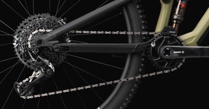   If the chain often jumps off Sram 12-speed drivetrains, hands up! The MRP chain guide keeps the chain in place on all three Skeen Trail CF models.