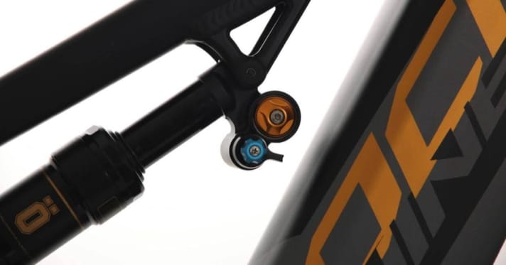   Der Hinterbau entlockt dem Öhlins STX 22 140 Millimeter Federweg.