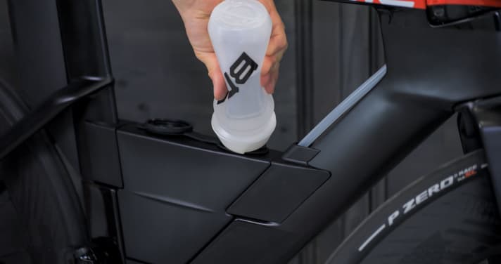 Das integrierte Trinksystem der BMC Speedmachine fasst großzügige 1,2 Liter