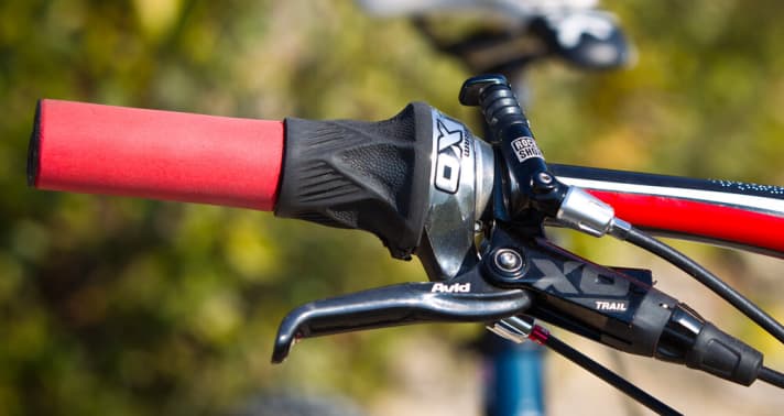   Neben den mitgelieferten Schraubgriffen können auch andere Griffe wie leichte ESI-Griffe kombiniert werden.