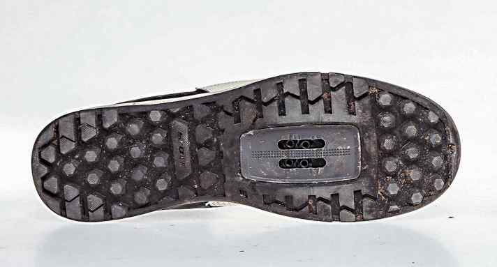 Griffig und ordentlich steif. Die Sohle am Scott ist ein guter Kompromiss aus zwei Welten