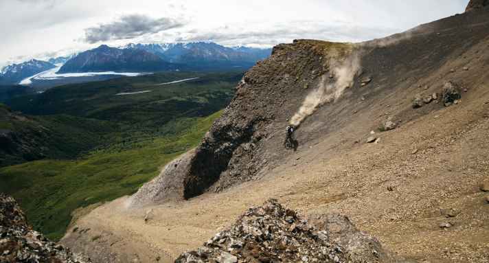 Brage Vestavik bei seiner Version von “Gravel-Biken”.