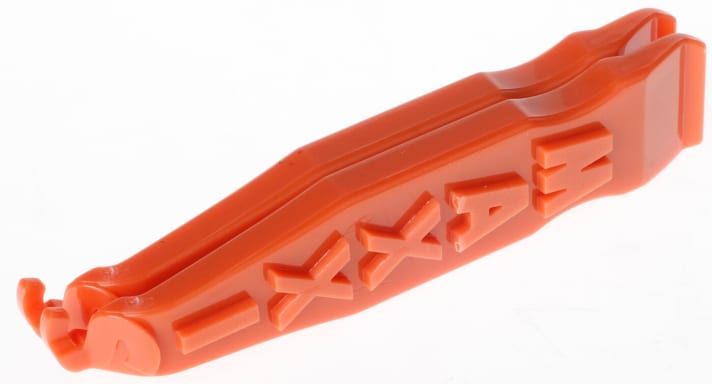   The orange tyre levers from Maxxis in the test.