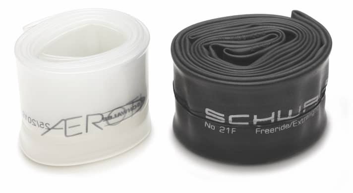   Klassischer Butyl-Schlauch neben dem neuen Aerothan-Pendant. Wechselt man auf den Kunststoff-Schlauch, lassen sich schnell 100-400 Gramm pro Bike einsparen.