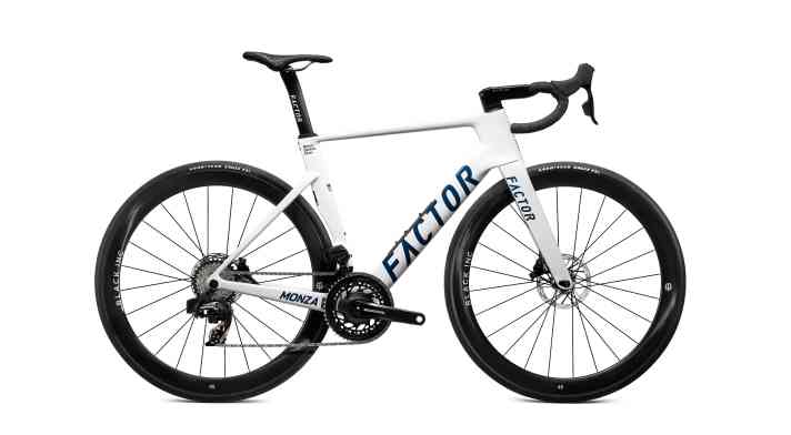 Factor Monza en Pearl White
