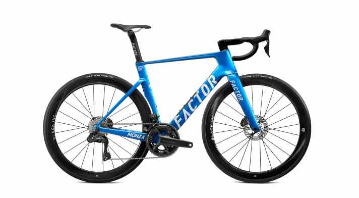 Factor Monza en bleu solaire