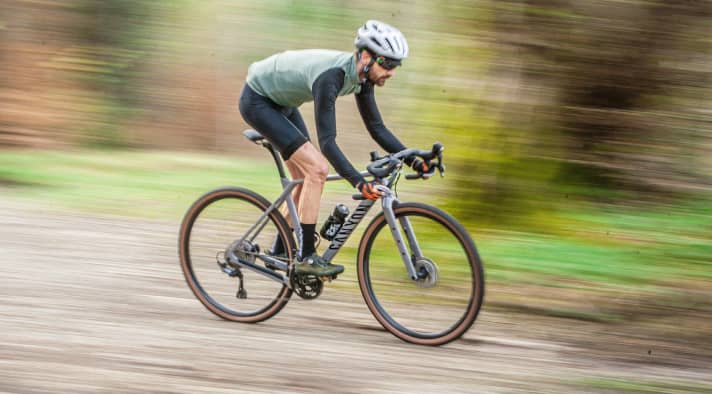 Speed is also fun on gravel tyres.