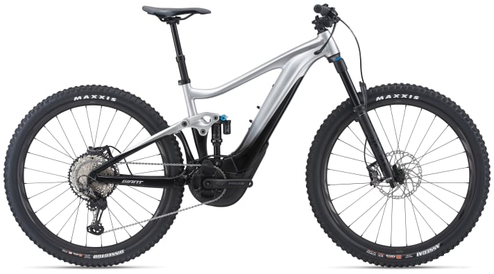   5799 Euro kostet die edelste Ausstattungsvariante, das Giant Trance X E+ 1. Dafür gibt's neben dem hochwertigen Fox-Fahrwerk eine Shimano-Schaltung aus XT- und XTR-Parts, sowie XT-Bremsen.