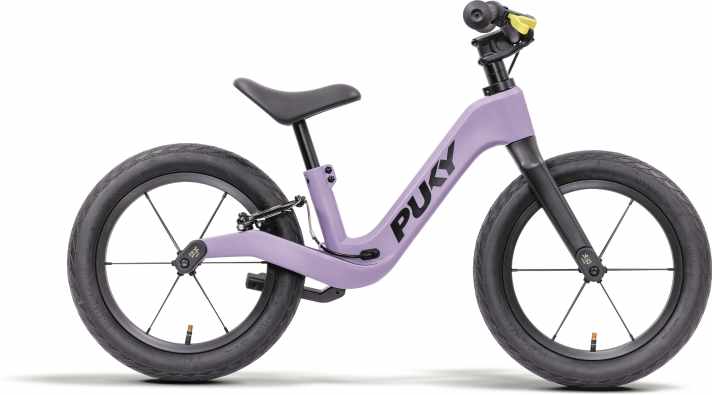 The larger 14-inch wheels are already fitted to this Puky Next balance bike. Flip chips make the conversion possible.