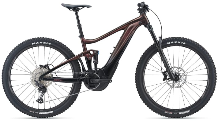   Los geht's bei 4399 Euro mit einer Rockshox 35 Gold-Federgabel und Shimano-Deore-Schaltung – immerhin 12fach!