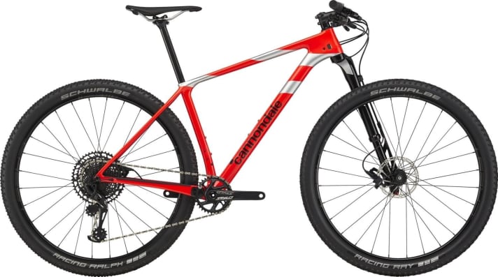   Schnell, schick und dank Lefty Ocho-Gabel und der Lackierung ein echter Hingucker: Das 2020er-Modell des Cannondale F-Si Carbon 3 Race-Hardtails. <a href="https://www.awin1.com/cread.php?awinmid=13793&awinaffid=471469&clickref=Cannondale+F-Si+Carbon+3&ued=https%3A%2F%2Fwww.liquid-life.de%2Fcannondale%2Fcannondale-f-si-carbon-3-matte-black-2020.html&pref1=bike" target="_blank" rel="noopener noreferrer nofollow">Bei Liquid Life gibt's das Cannondale F-Si Carbon 3 aktuell für 3499 Euro</a> *.