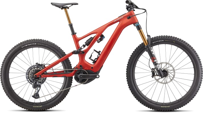   The term "entry-level model" is hardly appropriate for the Turbo Levo Pro for 11499. With various carbon parts (including wheels, cranks, handlebars), Fox Factory suspension and a Sram X01 drivetrain, the currently most affordable version of the new Levo goes all out.
