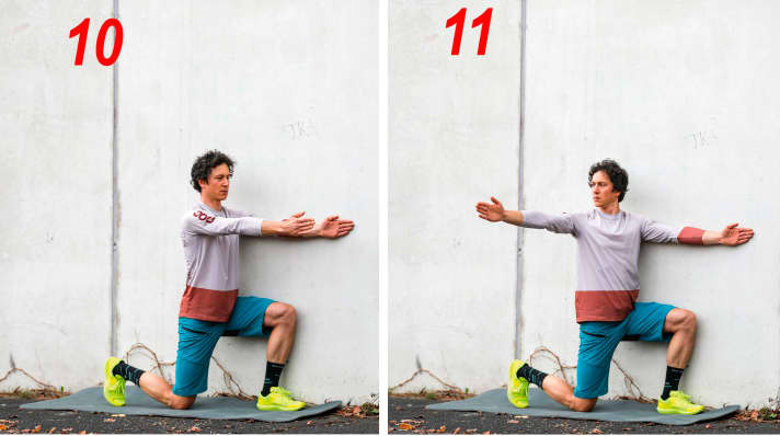 More mobility - exercises for the shoulders and thoracic spine: twisting up in a kneeling position