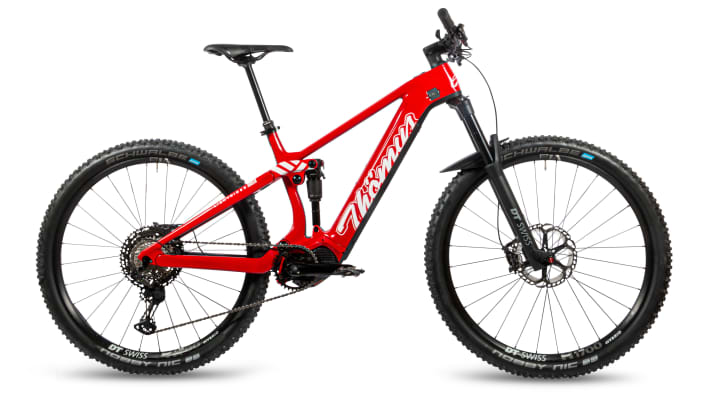   The Swiss company Thömus wants to go on a record hunt with the Lightrider E2. The 29er will be available from 18.5 kilos, but only with 500 watt hours, tame cross-country tyres and 140 millimetres of suspension travel. But the Lightrider can also do other things: up to 170 millimetres of suspension travel and 720 watt hours.