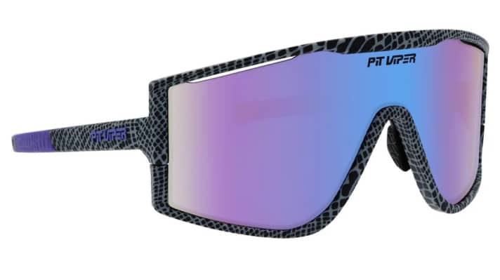 Gibt’s in etlichen Farben. Die Try Hard Brille von Pit Viper.