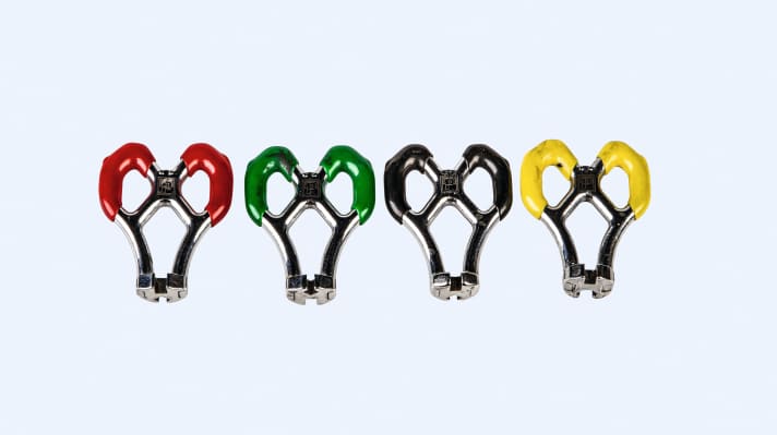 Centre spanners are available in different sizes. Get the right tool for your wheel. 