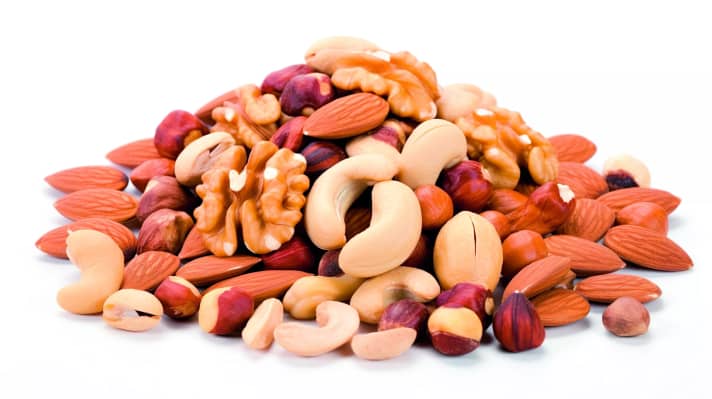 Gutes Fett: Nüsse sind ein gesunder Snack für Radsportler.