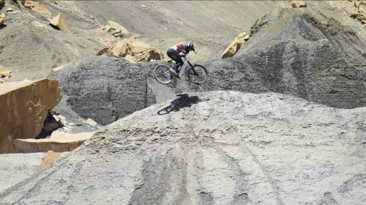 DJ Brandt relies on his Canyon Torque for his challenging freeride manoeuvres in Utah's rugged landscape.
