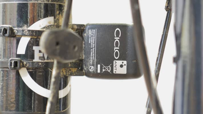   Der Geschwindigkeitssensor liefert kabellos zuverlässig Messdaten an den Computer.