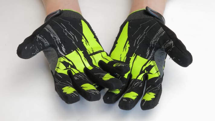   Durable silicone prints guarantee grip on the inner surface of the Roeckl Meynon.
