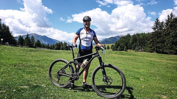   Konstantin Vierneisel I swapped my Focus SAM weighing 14.5 kilos (enduro) for a Storck Adrenic Platinum weighing 11.4 kilos (all mountain). A lightweight bike is simply much more fun on tours, despite the lack of a dropper post. But for great bikes you have to be prepared to pay a little more.