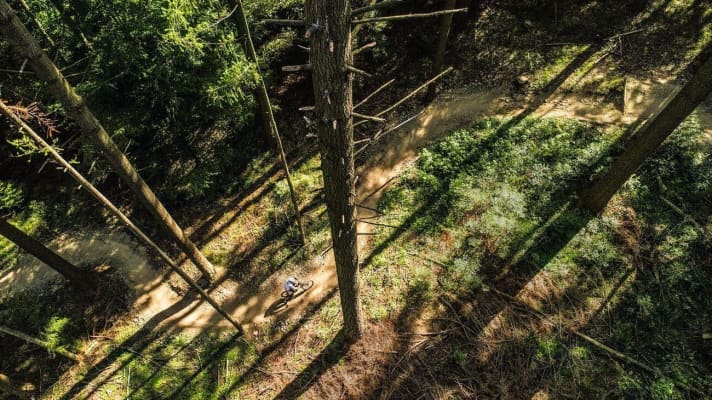   Solo tours off the beaten track: this is what mountain biking looks like in many places in Corona times.