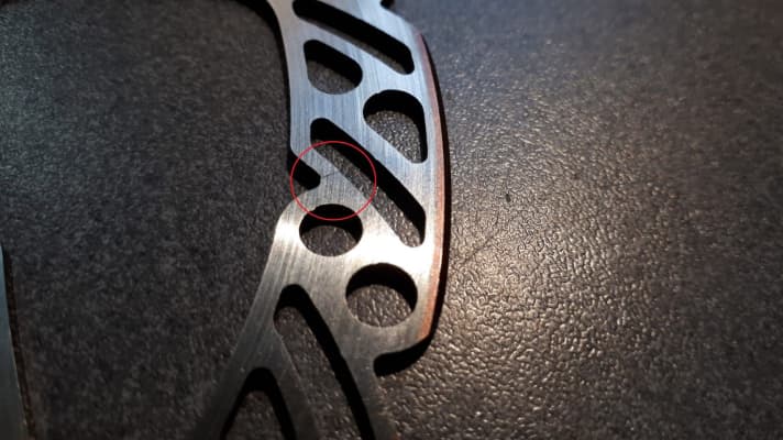   Visible crack on the friction ring of a Trickstuff Dächle Disc UL, as delivered from 28.06.2019.