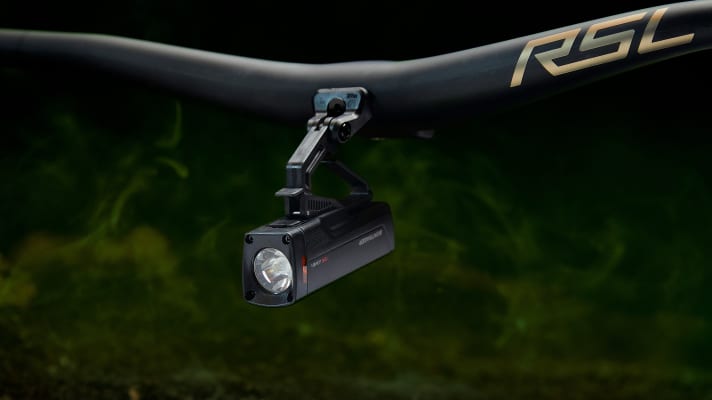   Für Lampen und Fahrradcomputer bietet Bontrager Adapter an, die sich in den Lenker integrieren.