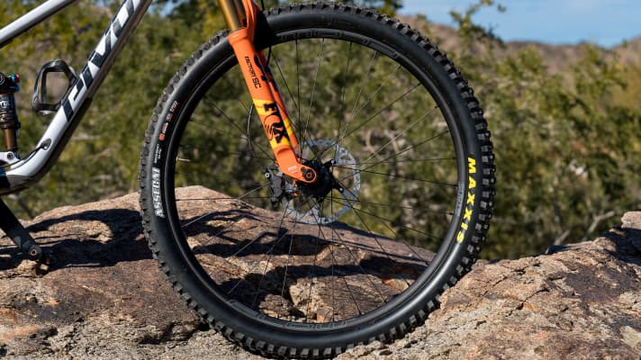   The new M-Pulse hubs are available as complete wheelsets with NoTubes MK4 Asymmetric rims.