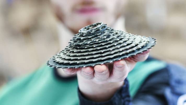 Dust, mud, water - mountain bikes are exposed to extreme conditions. You can find out when parts such as a cassette need to be replaced <a href="https://www.bike-magazin.de/werkstatt/pflege-schmiermittel/kostenfalle-verschleiss-austauschteile-fuers-bike/" target="_blank" rel="noopener noreferrer">in this article</a>. | .