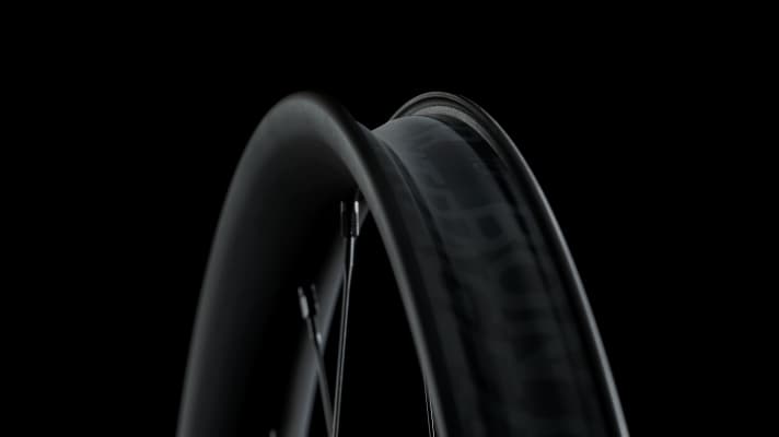 Flach und breit: die neue Kovee-Carbon-Felge 2023.