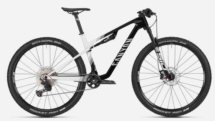 The budget model from the Lux range beats all price records: 2999 euros. Nowhere else can you get a taste of racing air for this price.