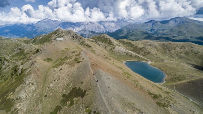 The only and really tough ramp on this tour: 100 metres in altitude up the Col de Saurel. Even with an eMTB, you have a lot to chew on. But the big trail finale is yet to come.