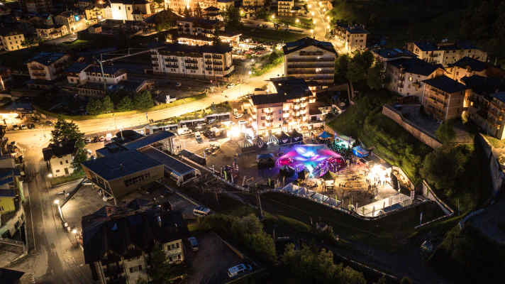 Start of the season: In the evening, the grounds of the Paganella Bike Opening Festival become a concert arena.