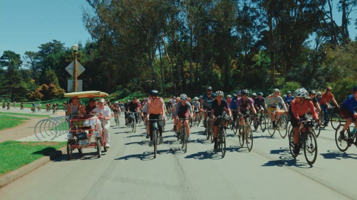 A special feature of Wilcox's record-breaking ride was the support she received from cycling enthusiasts from all over the world.