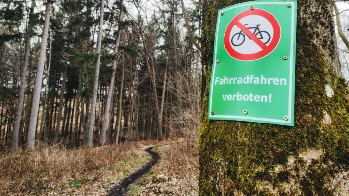 Signs like these will not become the rule in German forests, as initially feared. But not everything is allowed.