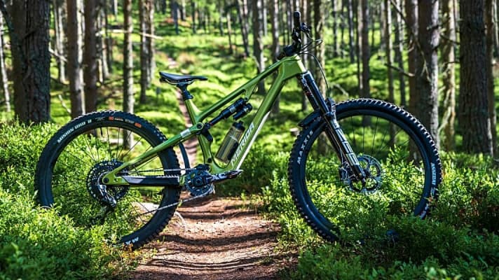The Merida One-Sixty is available in five equipment variants and with carbon and aluminium frames. 