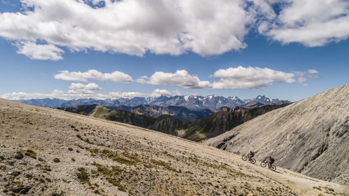 At the Col du Chaberton, you have roughly reached the king's shoulders. Now it's another 400 metres to the summit.