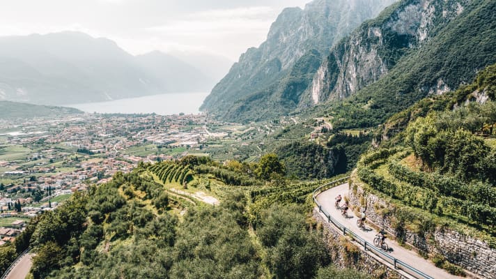 Sieben Tage lang ersehnen die Teilnehmer diesen atemberaubenden Ausblick auf das Ufer des Gardasees