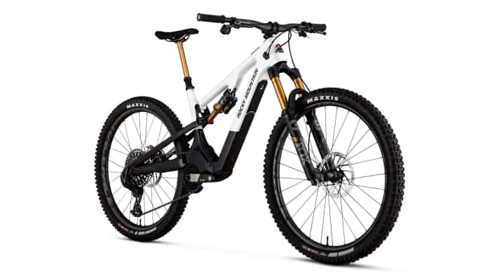 Rocky Mountain brachte das All Mountain Bike Instinct als erstes Light E-MTB ins Sortiment. Sein hauseigener Motor und Akku ordnen das Instinct Powerplay zwischen Light- und Powerbikes ein