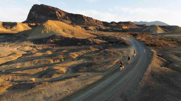 Reliable shifting on dusty tracks at an affordable price? Shimano's affordable GRX-Di2 option should make it possible.