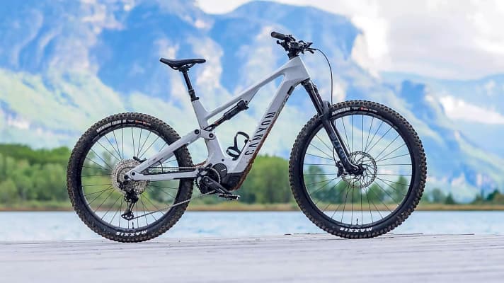 Great riding characteristics paired with mega range: this is where Canyon sets the benchmark with the Spectral:On.