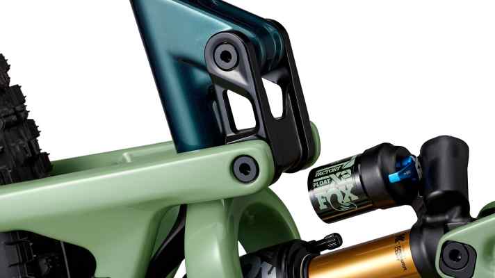 The new rear suspension system of the Rocky Mountain Enduro now includes shorter levers, which should pay off in increased stiffness.